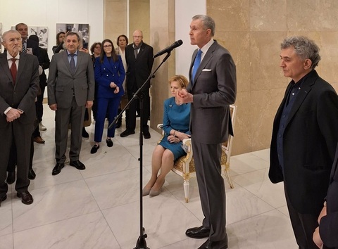 Principele Radu, la vernisajul „160 de ani de la fondarea Casei Regale a României”: „O întâlnire a eleganţei, a demnităţii româneşti”/ Erwin Kessler a făcut apel public pentru restituirea Tronului Regal către MNAR/ FOTO