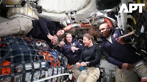 Echipajul navei Artemis II a vorbit în timp ce se îndreapta spre Lună: "Credeţi-ne, arătaţi minunat de aici" - VIDEO