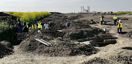 O vatră de foc amenajată sub podea şi fragmente de ceramică din perioada romană, printre descoperirile arheologice de pe traseul Centurii de Vest Timişoara - FOTO
