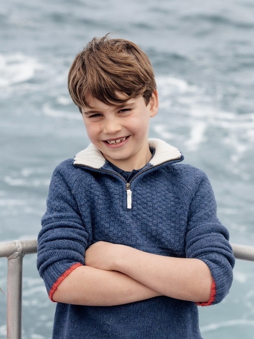 Familia regală britanică a publicat o fotografie care marchează ziua de naştere a prinţului Louis