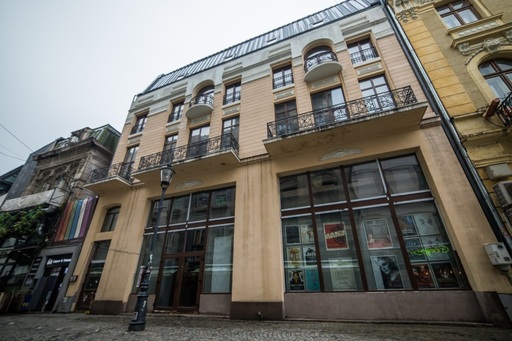 Imobil de pe strada Lipscani, transformat în centru expoziţional