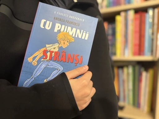 Volumul „Cu pumnii strânşi”, povestea adevărată a unui bully care a ales să se schimbe, lansată în limba română la Editura DPH