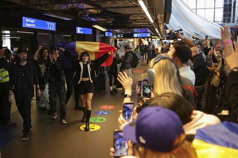 Alexandra Căpitănescu, primită cu aplauze pe Aeroportul Otopeni: A fost o experienţă extraordinar de frumoasă dar şi foarte grea / Suntem câştigătorii inimilor şi asta e mai important decât nişte note