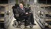 Tatăl lui Stephen Hawking era îngrijorat că fiul său „nu studiază prea mult”, dezvăluie jurnalele acestuia