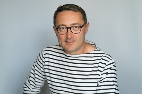 Tudor Giurgiu: Orice guvern normal la cap dintr-o ţarǎ al cǎrei regizor câştigǎ al doilea Palme d’Or ar trebui sǎ se preocupe, nu de decoraţii şi mesaje sforǎitoare, ci de asigurarea unui buget decent de reprezentare la campania pentru premiile Oscar 