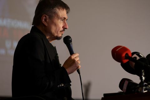 Cristian Mungiu, despre lipsa de investiţii în cultură: „Să nu judecăm neapărat investiţiile în termen de kilometri de autostradă. E bine să investim şi în oameni”/ Când începe turneul de promovare „Fjord” pentru Oscar - FOTO