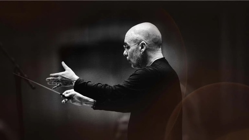 Dennis Russell Davies va dirija pentru prima dată Orchestra Filarmonicii „George Enescu” în concertele simfonice din 11 şi 12 iunie
