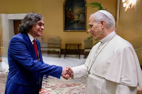 Mircea Cărtărescu, Éric-Emmanuel Schmitt, Jon Fosse, Julia Navarro, printre cei 20 de scriitori cu care Papa Leon s-a întâlnit pentru a sărbători centenarul editurii Vaticanului