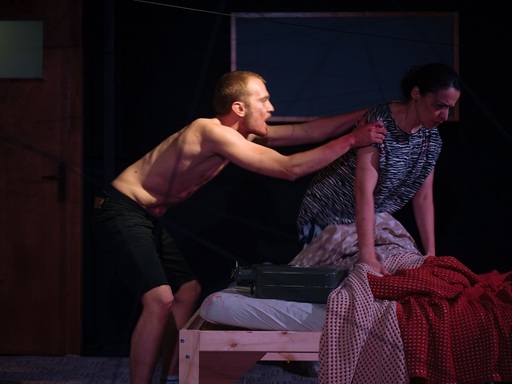 "BUG", un thriller psihologic, premieră în sala Laborator unteatru