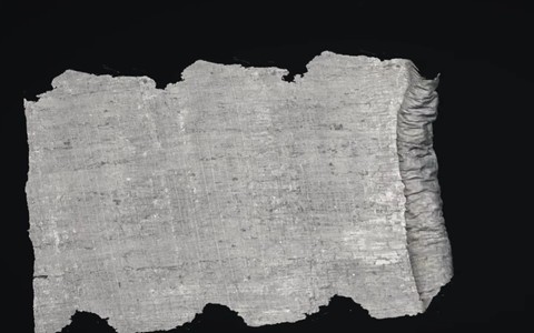 Un sul de papirus carbonizat în timpul erupţiei Vezuviului a fost descifrat cu ajutorul inteligenţei artificiale - VIDEO