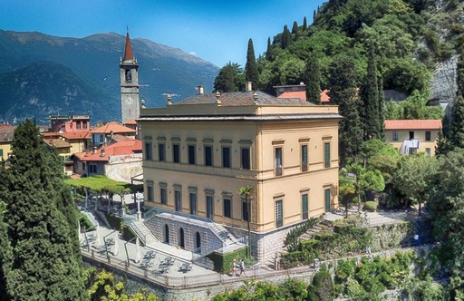 Amenzi de până la 200 de euro turiştilor care circulă cu pieptul gol sau în costum de baie în satul Varenna din Italia