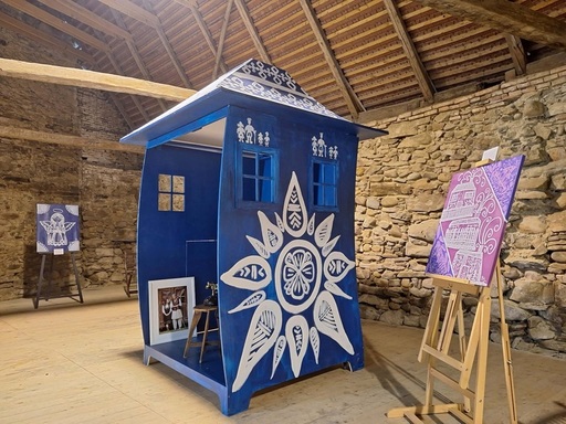 Kira Hagi prezintă expoziţia „Agapi” la Haferland: „Pasiunea pentru poveşti am primit-o de la bunicul şi bunica”/ FOTO