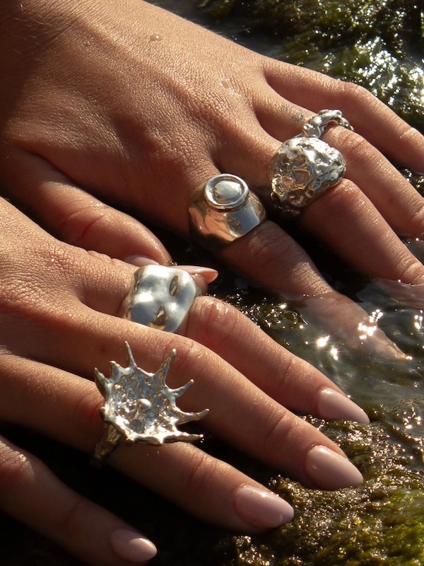 A şaptea ediţie Romanian Jewelry Week - 290 de designeri din peste 50 de ţări îşi prezintă creaţiile la Biblioteca Naţională a României