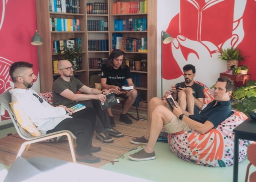 Trupa byron deschide o bibliotecă în Bucureşti, proiect dedicat lecturii şi comunităţii