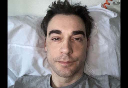 Actorul francez Arnaud Denis a apelat la eutanasie la vârsta de 43 de ani, după o operaţie care s-a transformat într-un coşmar. Ce este encefalita mialgică de care suferea?