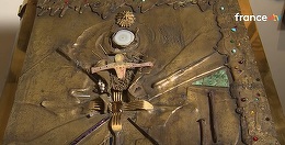 „Apocalipsa”, prezentată drept cea mai scumpă şi grea carte din lume şi a cărei copertă a fost realizată de Salvador Dalí, a fost furată