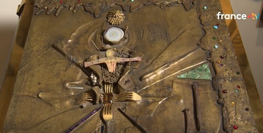 „Apocalipsa”, prezentată drept cea mai scumpă şi grea carte din lume şi a cărei copertă a fost realizată de Salvador Dalí, a fost furată