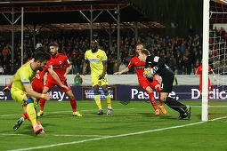 Dinamo şi Steaua au remizat, scor 0-0, în prima manşă a semifinalelor Cupei României