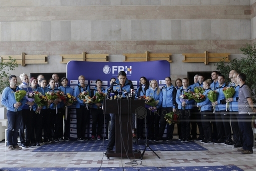 Componentele naţionalei de handbal a României au revenit în ţară. Antrenor: Ne dorim foarte mult ca la Olimpiadă să obţinem un loc bun