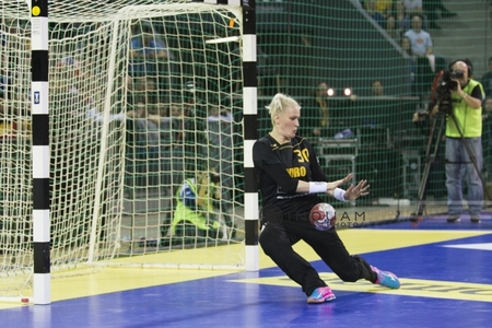 Portarul naţionalei de handbal, Paula Ungureanu, huiduită de o parte a publicului băimărean în debutul meciului cu HCM Roman