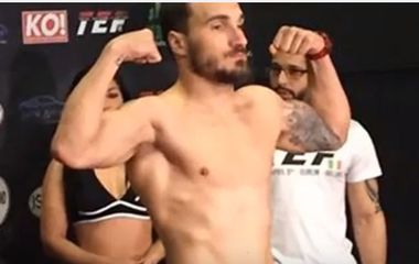 Un sportiv MMA a decedat după o luptă în cuşcă