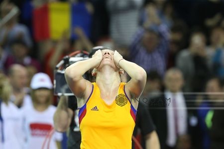 Simona Halep pierde cu Angelique Kerber, 2-6, 2-6; Germania conduce România cu 2-1