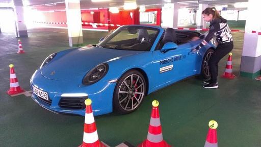 Simona Halep a participat la un concurs de parcat un automobil Porsche