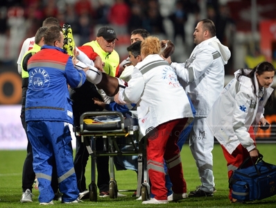 Medicul echipei Dinamo: Lui Ekeng i s-a făcut masaj cardiac şi pe teren şi în ambulanţă