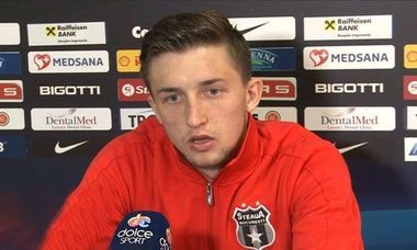 Cornel Râpă (Steaua), scos de pe teren pe targă la meciul cu ASA şi transportat la spital