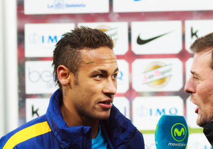 Neymar a fost lovit cu pumnul în faţă de un spectator, după meciul de la Granada