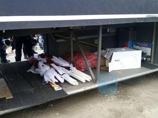 Jandarmii au confiscat materiale pirotehnice de la suporterii echipei CFR Cluj, la un control inopinat pe autostrada A1. FOTO