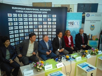 Fostul campion mondial la şah Anatoly Karpov, prezent la începerea Campionatului European Feminin de Şah de la Mamaia