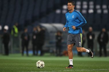 Cristiano Ronaldo l-a egalat pe Luis Figo la numărul de selecţii în naţionala Portugaliei