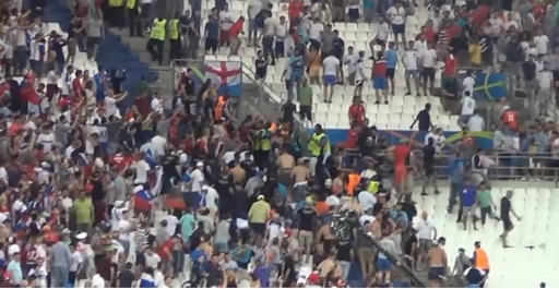 Un rapper francez a fost arestat pentru implicare în violenţele de la Marsilia