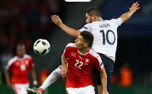 Tricouri ale elveţienilor rupte şi mingea spartă, la meciul Elveţia - Franţa, de la Euro-2016