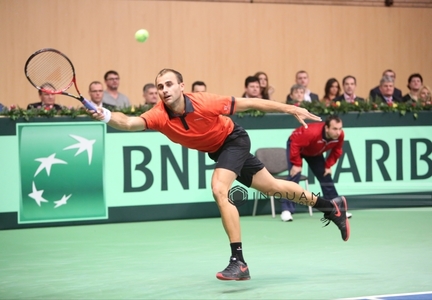 Meciul Marius Copil - Lucas Pouile a fost întrerupt din cauza ploii şi va continua joi