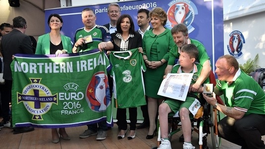 Suporterii irlandezi şi nord-irlandezi au primit medalia oraşului Paris pentru comportamentul de la Euro-2016