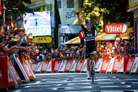 Turul Franţei: Chris Froome a alergat pe finalul etapei 12, după un accident cauzat de o motocicletă - VIDEO