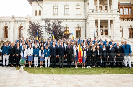 Sportivii care vor reprezenta România la Jocurile Olimpice de la Rio au fost primiţi la Palatul Cotroceni. Iohannis: Îndrăzniţi să scrieţi istorie! FOTO