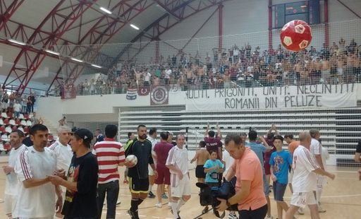 Giuleştenii şi dinamoviştii, uniţi sub sloganul "Rapid nu moare". FOTO, VIDEO