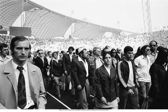 Membri ai delegaţiei Israelului după ceremonia de comemorare (Foto: olympic.org)