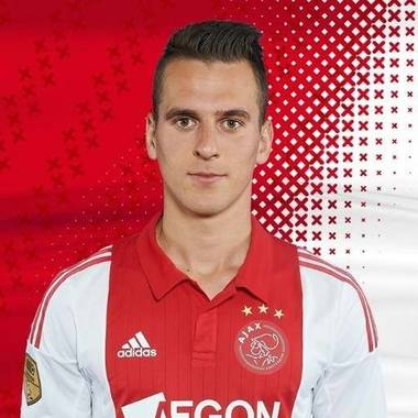 SSC Napoli l-a achiziţionat pe atacantul polonez Arkadiusz Milik