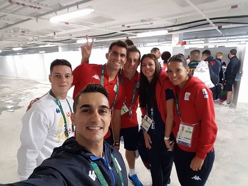 Drăgulescu, la spălătorie în satul olimpic cu tenismenii tricolori: La spălătorie ne-am întâlnit, aici facem poza