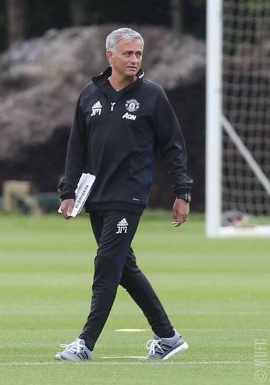 Mourinho a câştigat primul trofeul la Manchester United, după ce a învins Leicester City, scor 2-1, în Supercupa Angliei