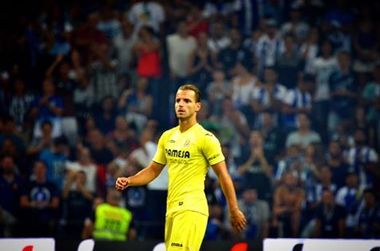 Atacantul Roberto Soldado (Villarreal) s-a accidentat la ligamente şi va lipsi mai multe luni de pe teren