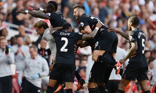 Liverpool a învins cu 4-3 Arsenal Londra în campionatul Angliei. Învingătorii au fost conduşi cu 1-0 şi au marcat apoi de patru ori din minutul 45 până în 63
