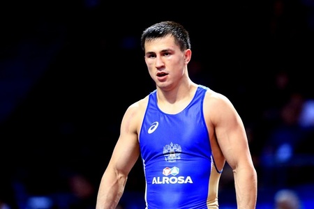 Luptătorul rus Roman Vlasov, care şi-a pierdut cunoştinţa în semifinale, a reuşit să-şi păstreze titlul olimpic la 75 kg