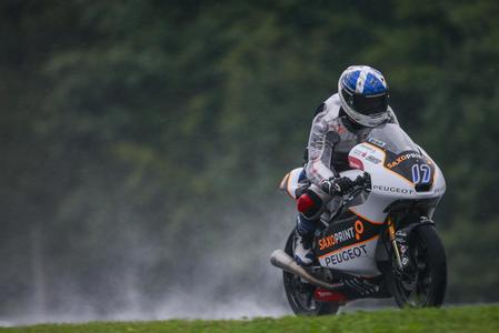 Britanicul John McPhee a câştigat prima sa cursă din carieră în Marele Premiu al Cehiei la Moto3