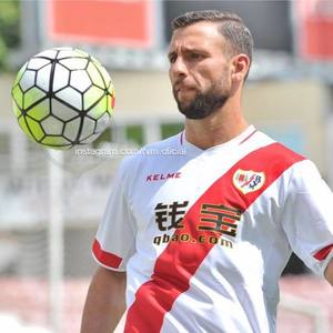 Răzvan Raţ şi-a prelungit contractul cu Rayo Vallecano pentru încă patru sezoane