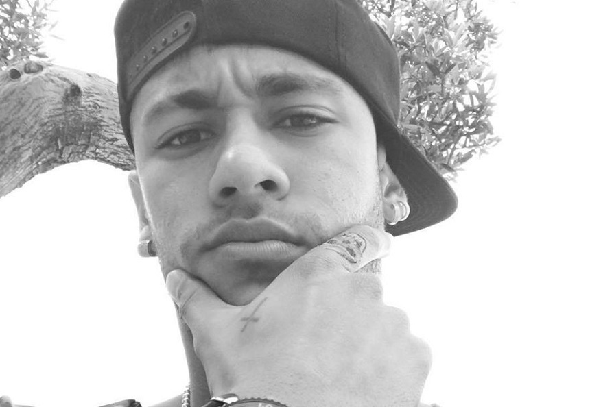 Un brazilian care a pretins că este Neymar pentru ca femeile să îi trimită fotografii şi filmuleţe în ipostaze indecente şi apoi să le şantajeze a fost arestat